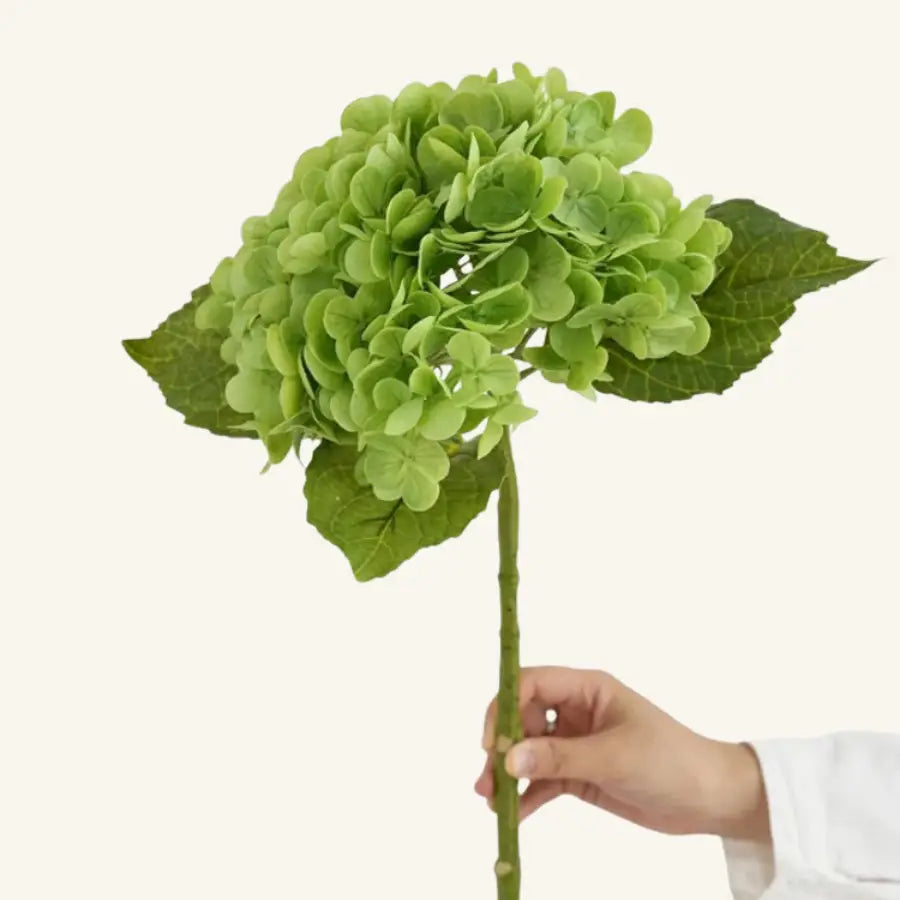 Bouquet de hortensias artificiels verts vibrant, pétales détaillés et texture réaliste
