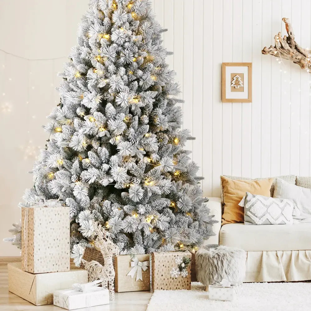 Sapin artificiel blanc givré argenté avec LED blanc chaud lumineux