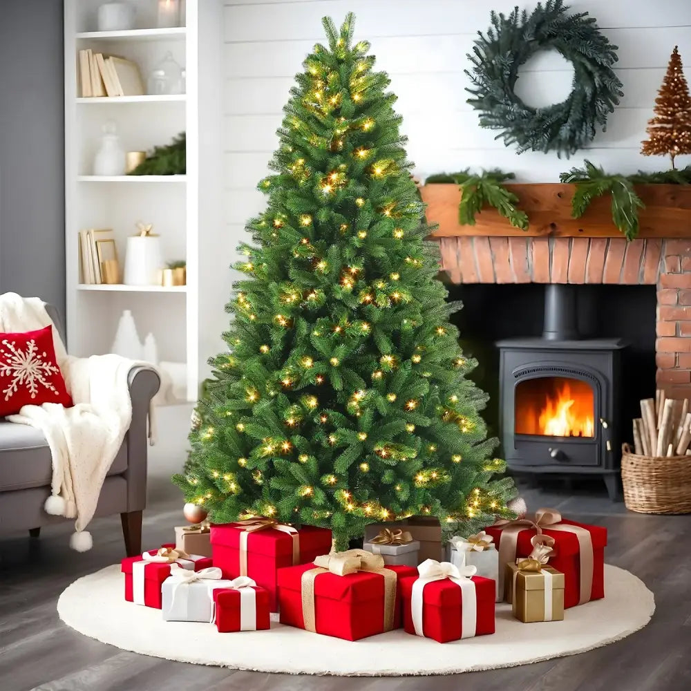 Sapin artificiel lumineux 2m10 vert luxuriant avec guirlandes dorées et cadeaux