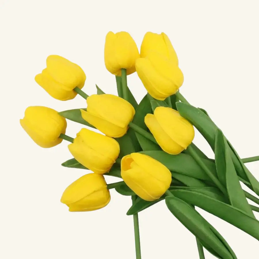 Bouquet de tulipes artificielles jaunes vives avec tiges et feuilles vertes